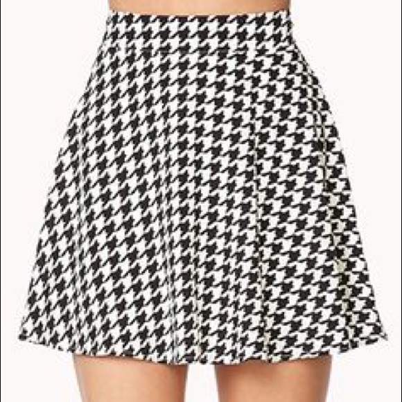 Forever 21 Dresses & Skirts - F21 checkered circle skirt